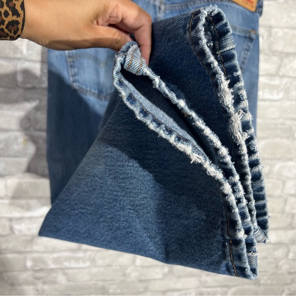 Levi's 505 Men's 38 x 30 Worn In Dad Jeans Straight Leg Distressed Blue Jeans - Picture 12 of 16